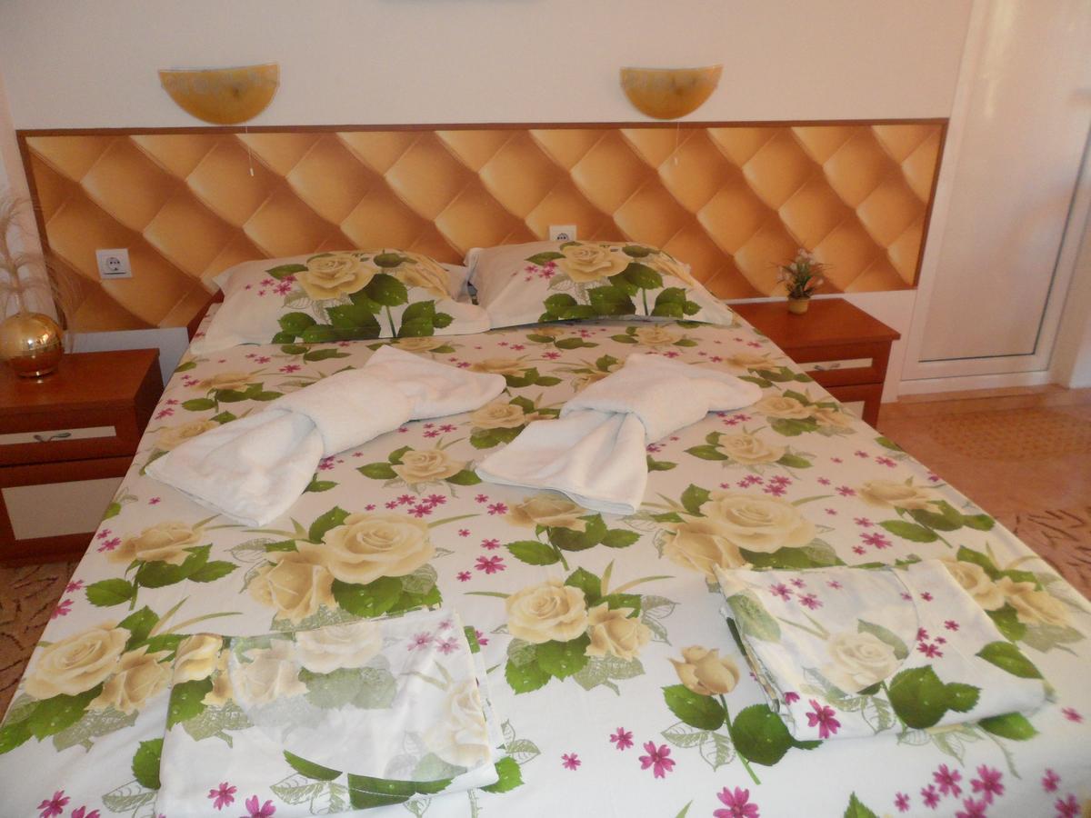 Sianie Guest House Ravda Exteriör bild