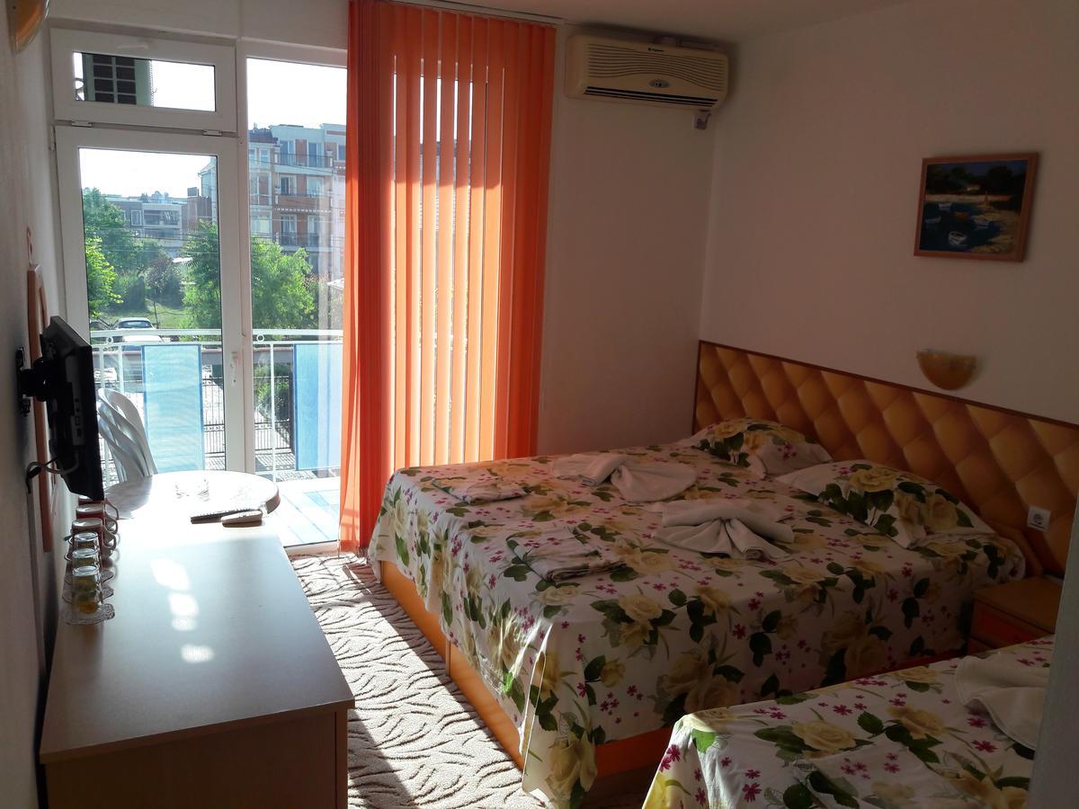 Sianie Guest House Ravda Exteriör bild